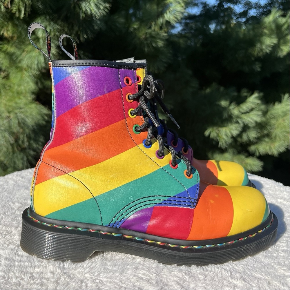 Dr Martens Combat Boots 1460 PRIDE Rainbow Leather Womens 7 EU 38 LGBTQ Airwair